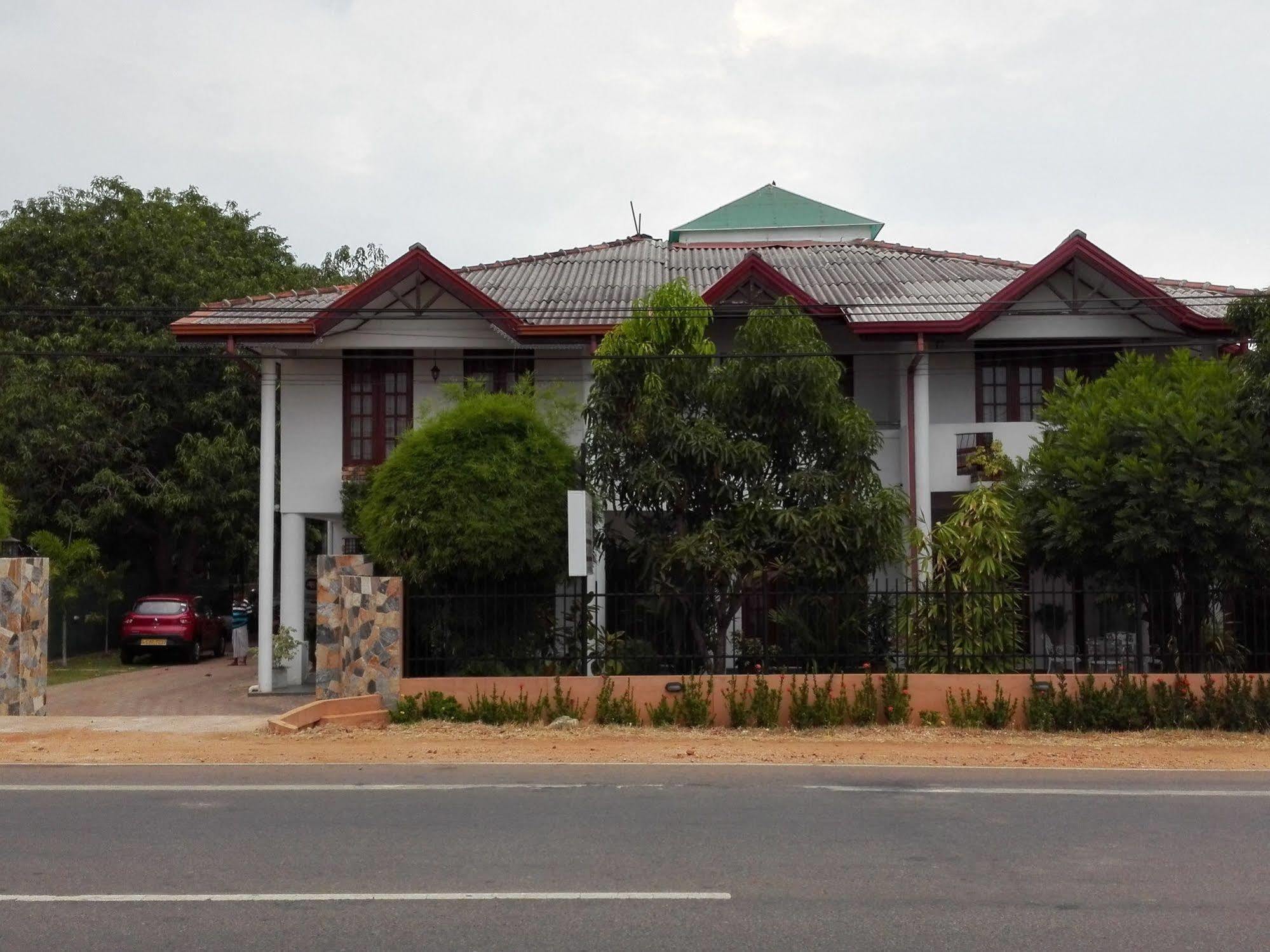 Salubrious Resort Anuradhapura Eksteriør billede